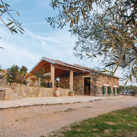 Tatil Evi With A Fireplace 04