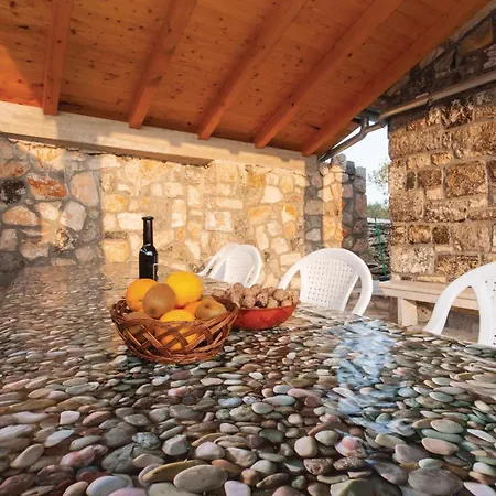 With A Fireplace 04 펜션 제제라