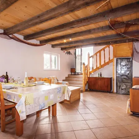 Vakantiehuis With A Fireplace 04 Jezera