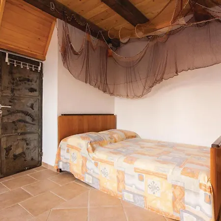 With A Fireplace 04 Tatil Evi Jezera