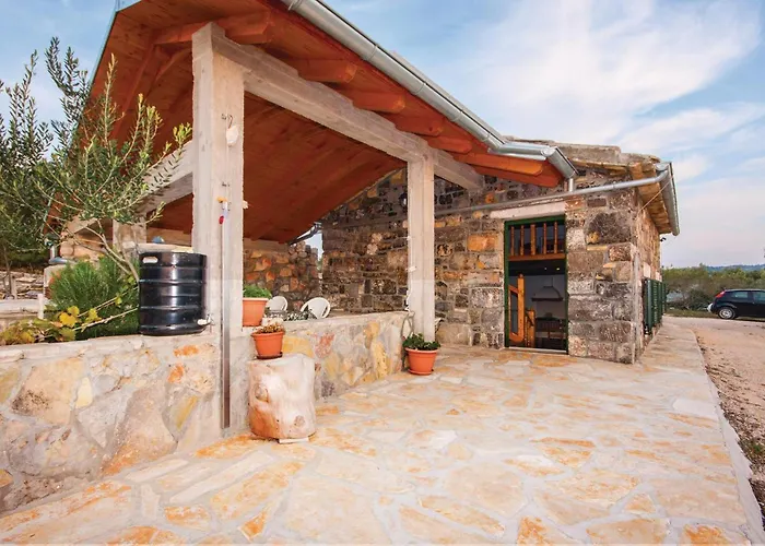 With A Fireplace 04 Jezera