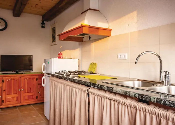 With A Fireplace 04 Tatil Evi Jezera