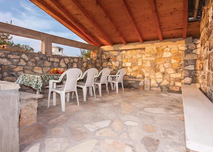 בית נופש With A Fireplace 04 *