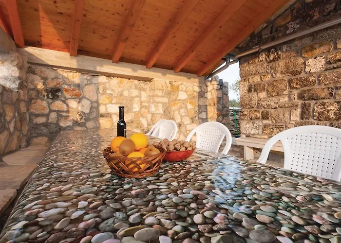 With A Fireplace 04 Tatil Evi Jezera